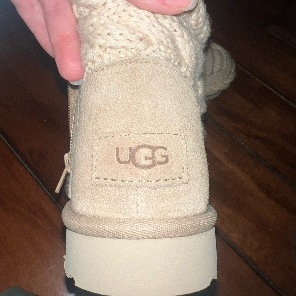 UGG size 7 women’s booties tan/cream